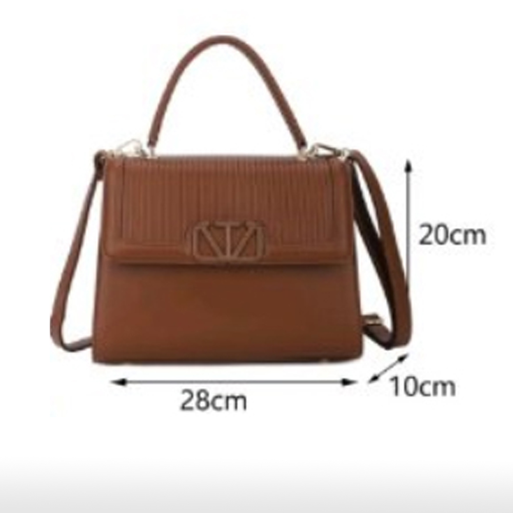 1738621476_woman_baggg.jpg